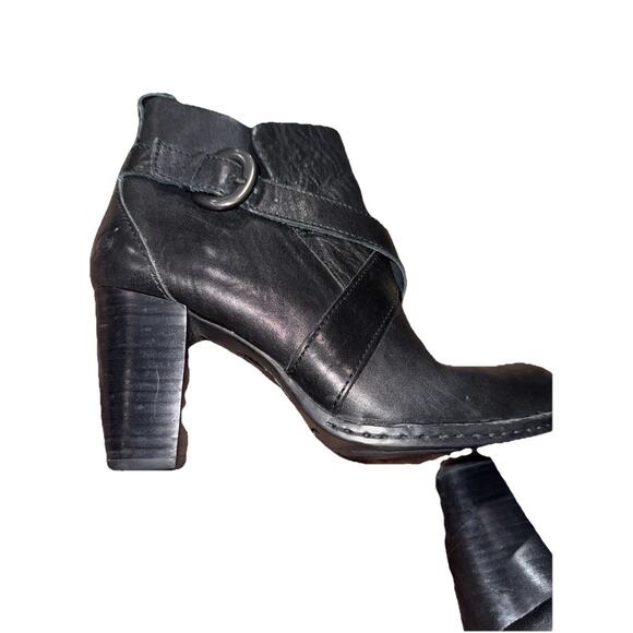 Born Shola Women Black Ankle Boot Stacked Block High Heel Shoes Booties , Sz 7.5 - Picture 7 of 12